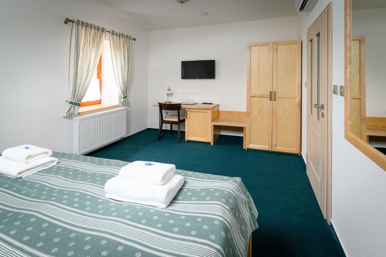 Vencluv Statek Hotel Javornice Room photo