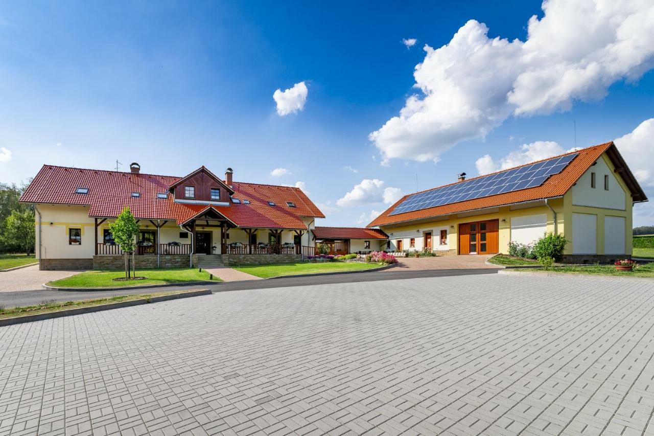 Vencluv Statek Hotel Javornice Exterior photo